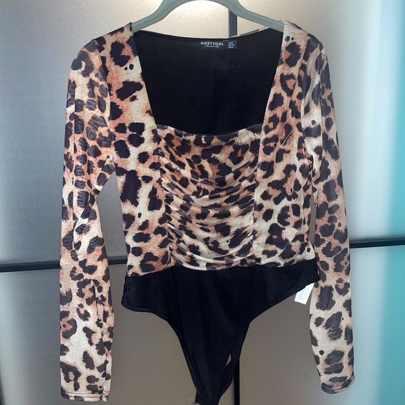 🏆 🐆 NastyGal bodysuit (leopard/cheetah print) - Picture 3 of 4